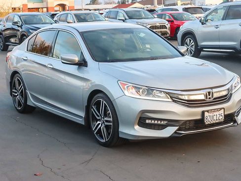 Used 2017 Honda Accord Sport image 5