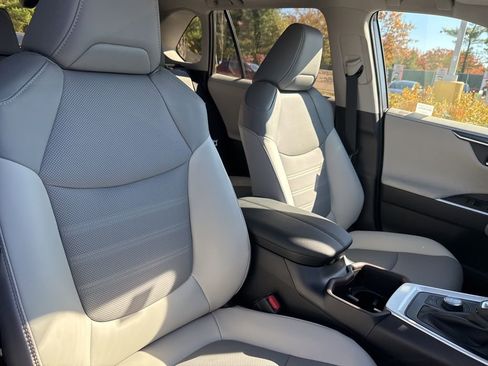 New 2025 Toyota RAV4 Limited image 13