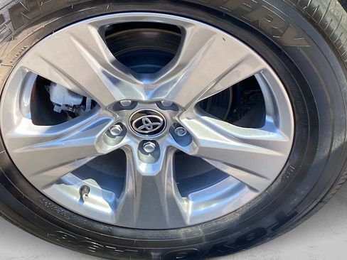 Used 2025 Toyota RAV4 XLE w/ Convenience Package AWD/4WD image 28