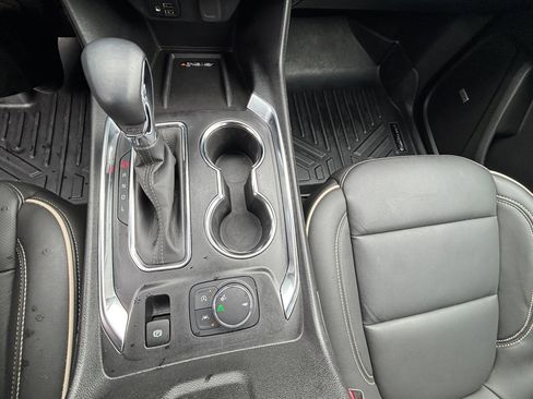 Used 2023 Chevrolet Traverse Premier image 6