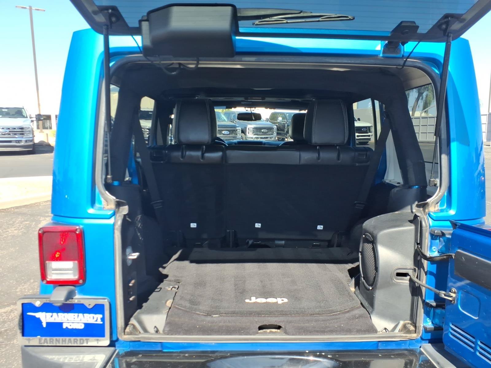 Used 2014 Jeep Wrangler Unlimited Sahara AWD/4WD image 16