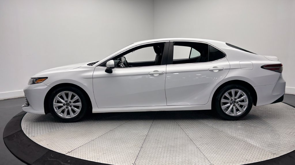 Used 2018 Toyota Camry LE FWD image 4