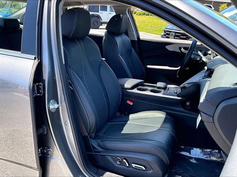 Used 2025 Acura TLX w/ Technology Package FWD image 9