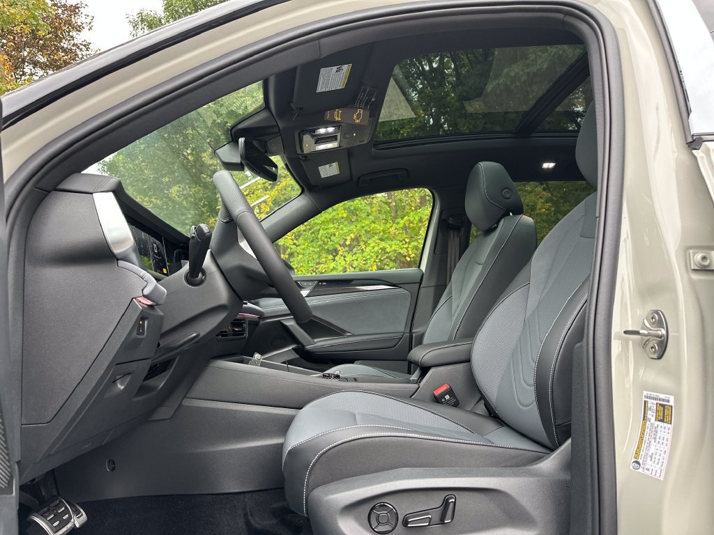 New 2026 Volkswagen Tiguan SE R-Line AWD/4WD image 8