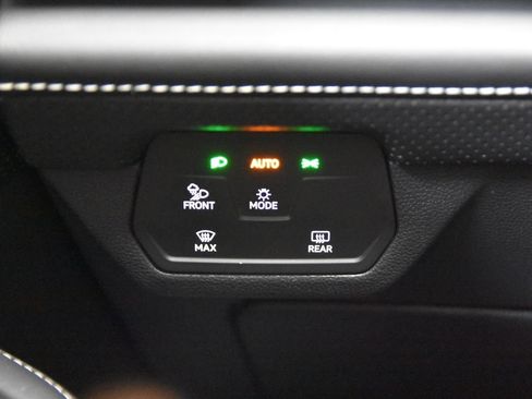 Used 2024 Volkswagen Atlas SE AWD/4WD image 18