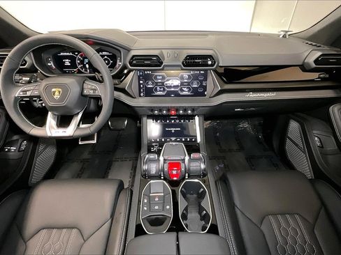 Used 2025 Lamborghini Urus SE image 21