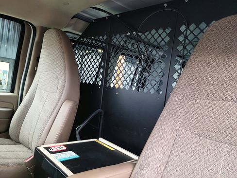 Used 2011 Chevrolet Express 2500 image 11