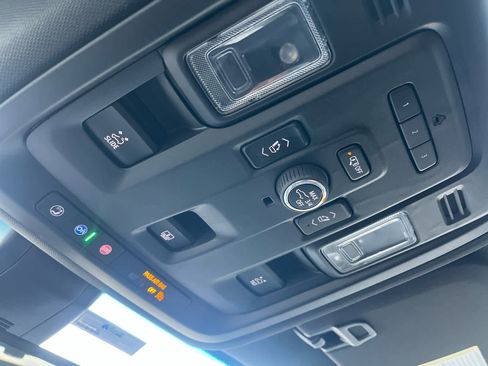 Used 2021 Chevrolet Suburban RST w/ Luxury Package image 24