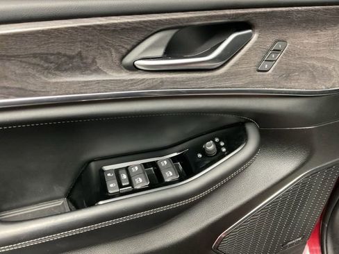 Used 2023 Jeep Grand Cherokee Overland image 11