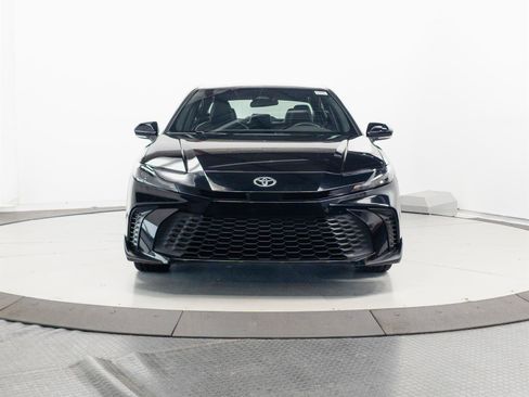 Used 2025 Toyota Camry SE FWD image 2