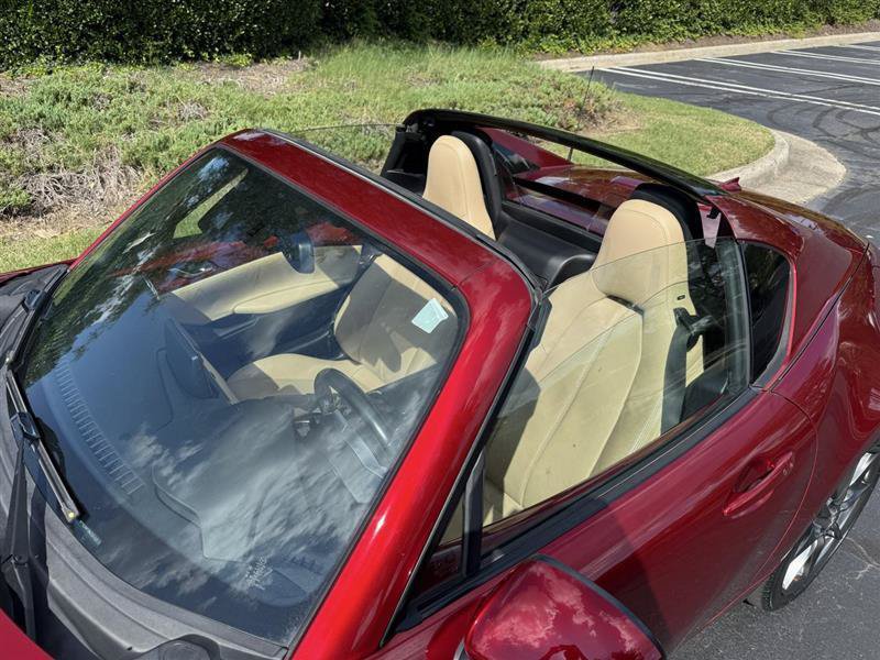 Used 2019 MAZDA MX-5 Miata RF Grand Touring RWD image 12