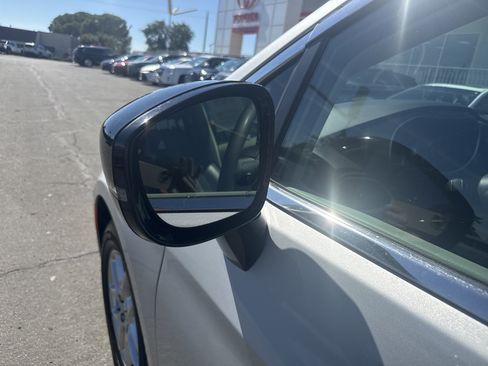 Used 2024 Chrysler Pacifica Touring-L FWD image 11