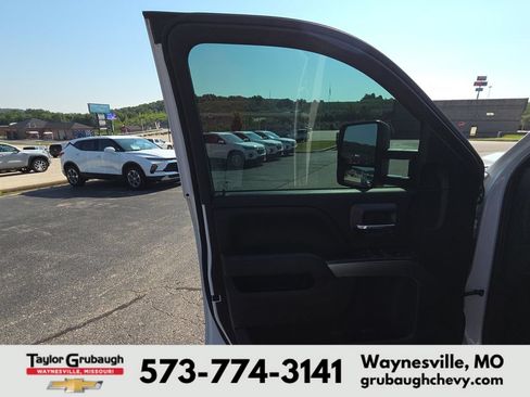 Used 2018 Chevrolet Silverado 1500 LT w/ All Star Edition AWD/4WD image 13