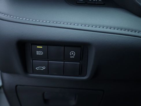 Used 2025 Toyota Highlander XLE image 37