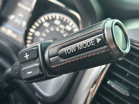 Used 2019 Nissan Titan Platinum Reserve image 38