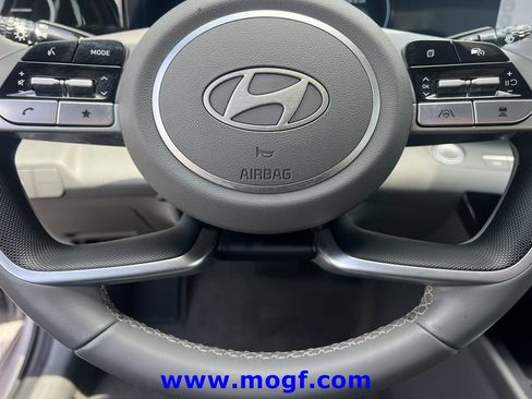 Used 2025 Hyundai Elantra SEL FWD image 11
