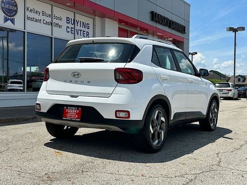 Used 2024 Hyundai Venue SEL FWD image 6