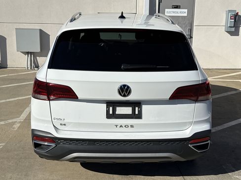 Used 2023 Volkswagen Taos SE image 9