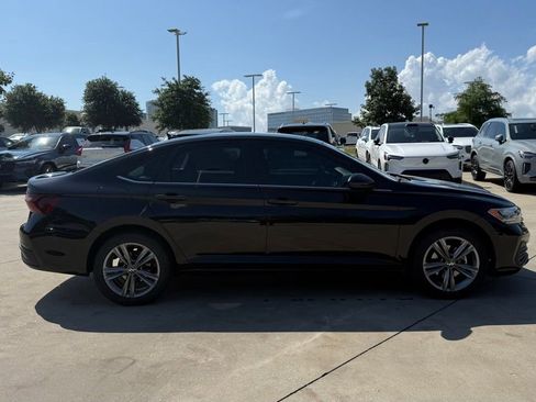 Used 2023 Volkswagen Jetta SE FWD image 4
