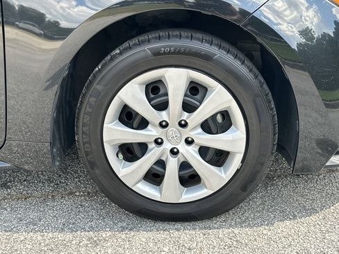 Used 2022 Toyota Corolla LE image 12