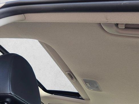 Used 2024 Hyundai Elantra Limited FWD image 19
