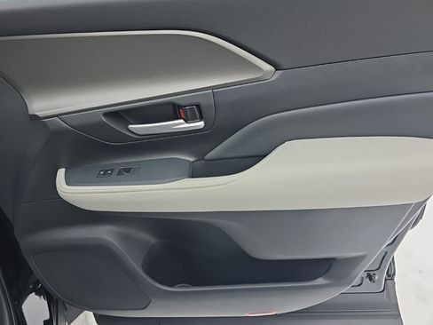 Certified 2026 Toyota Grand Highlander XLE image 20