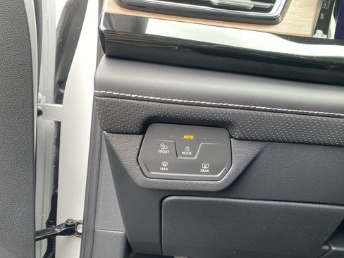 New 2026 Volkswagen Atlas SE image 15