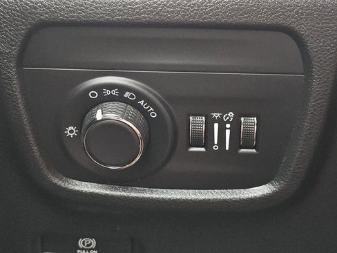 Used 2024 Jeep Grand Cherokee Altitude AWD/4WD image 19