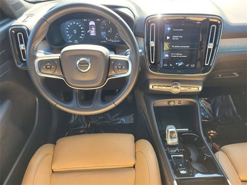 Used 2021 Volvo XC40 T5 Inscription image 9