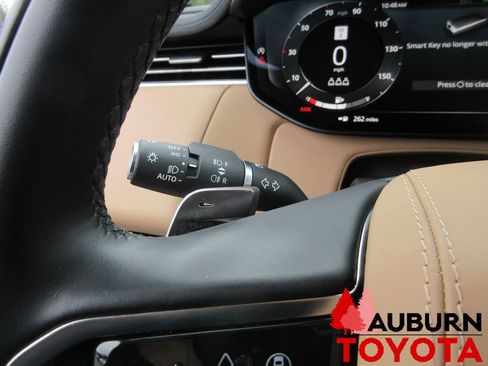 Used 2024 Land Rover Range Rover Sport SE image 17