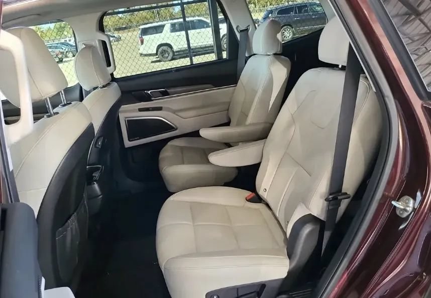 Used 2021 Kia Telluride SX w/ Towing Package FWD image 4