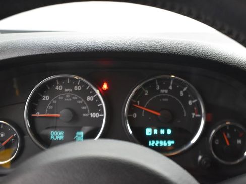 Used 2015 Jeep Wrangler Unlimited Sahara w/ Connectivity Group image 29