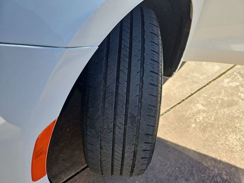 Used 2024 Chrysler Pacifica Touring-L image 35