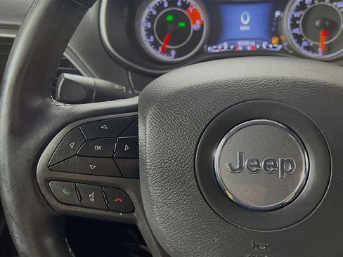 Used 2019 Jeep Cherokee Trailhawk w/ Cold Weather Group image 19