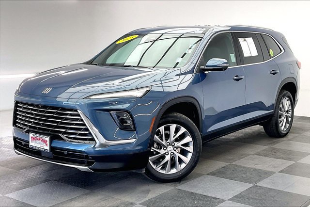 Used 2025 Buick Enclave Preferred AWD/4WD image 12
