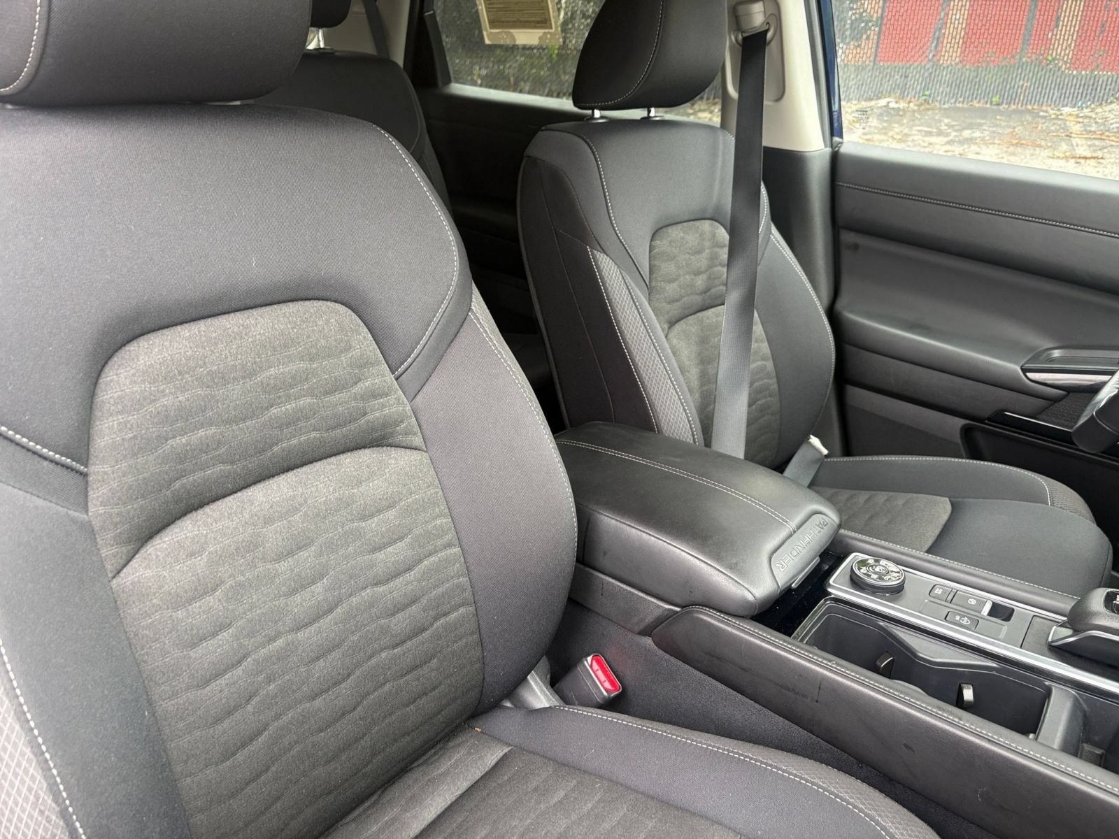 Used 2025 Nissan Pathfinder SV AWD/4WD image 32