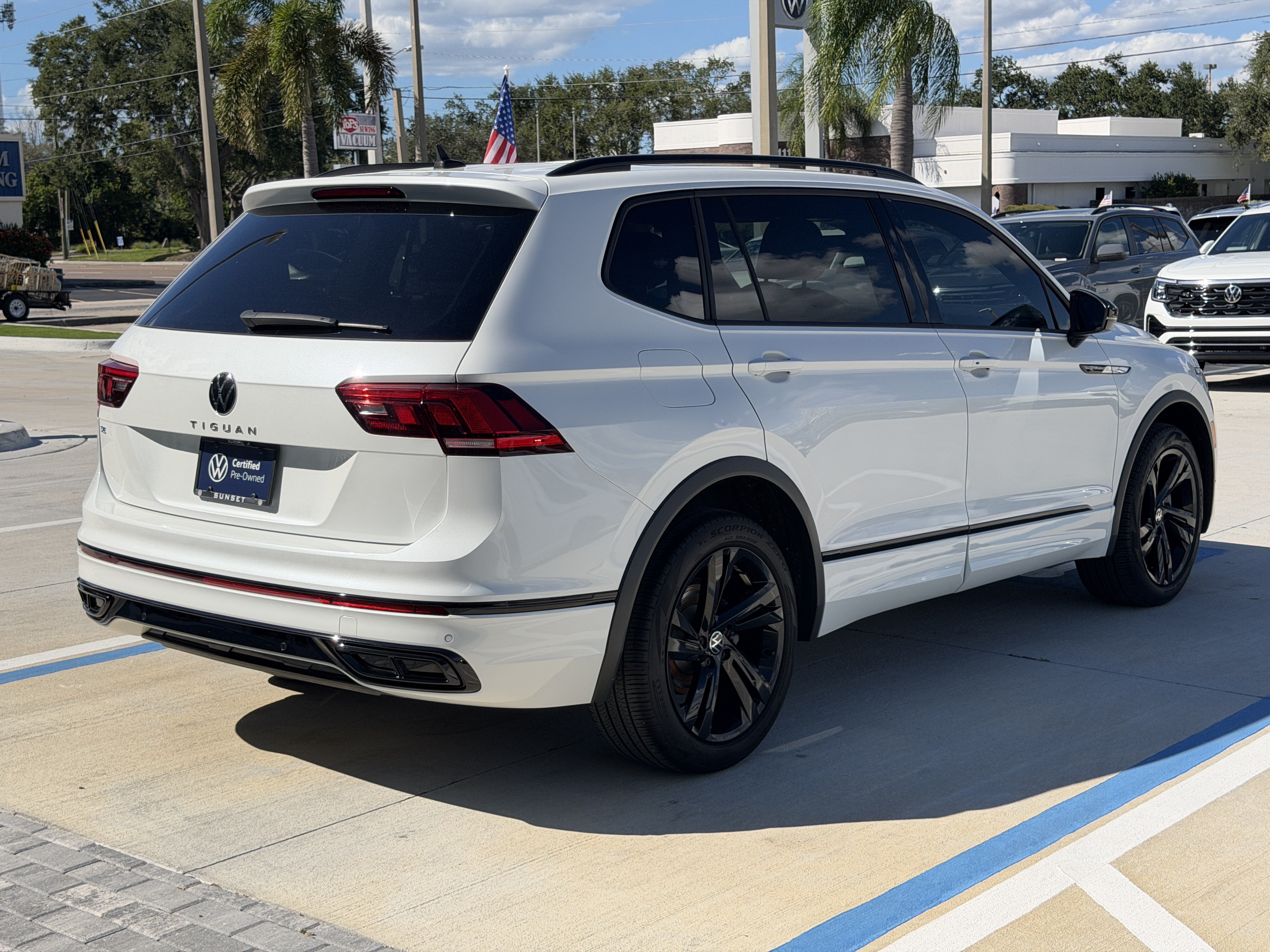 Certified 2023 Volkswagen Tiguan SE R-Line FWD image 7