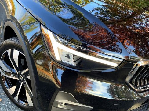 Used 2024 Volvo XC40 B5 Plus w/ Protection Package Premier image 26