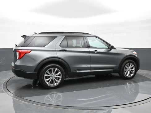Used 2023 Ford Explorer XLT w/ Equipment Group 202A AWD/4WD image 5