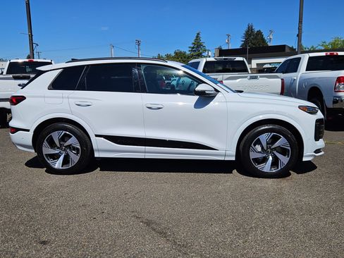 Used 2025 Audi Q6 e-tron Premium Plus w/ Premium Plus AWD/4WD image 6