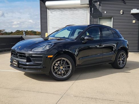 Certified 2025 Porsche Macan image 1