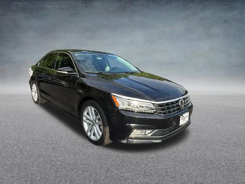 Used 2018 Volkswagen Passat 2.0T SE FWD image 3