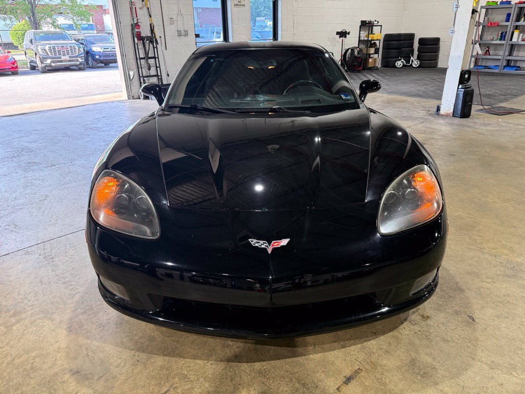 Used 2005 Chevrolet Corvette Coupe w/ Preferred Equipment Group RWD image 2