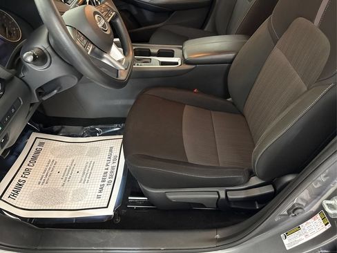 Used 2025 Nissan Sentra SV FWD image 30