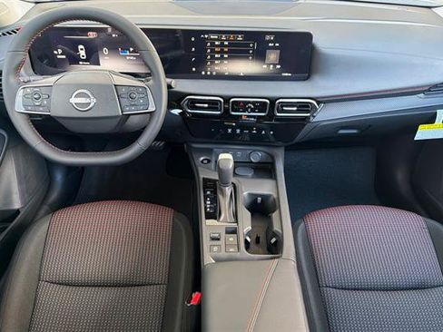 New 2027 Nissan Sentra SR w/ Floor Mat Package FWD image 14