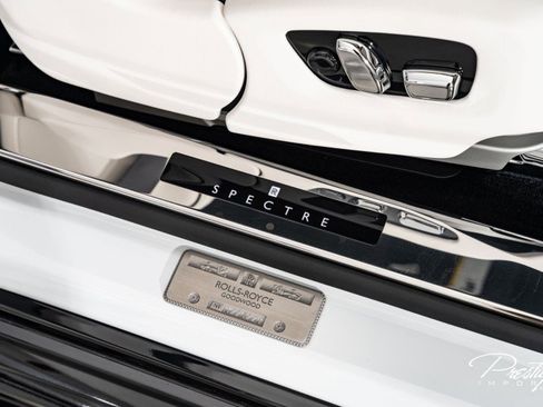 Used 2024 Rolls-Royce Spectre w/ Spectre Launch Package image 26