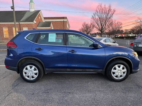 Used 2017 Nissan Rogue S image 10