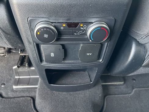 Used 2021 Ford Explorer XLT image 28