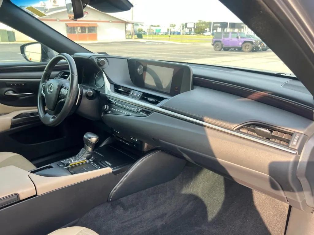 Used 2019 Lexus ES 350 w/ Premium Package FWD image 16