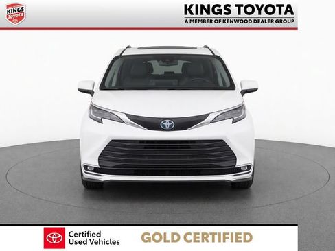 Used 2023 Toyota Sienna XLE w/ XLE Plus Package AWD/4WD image 6